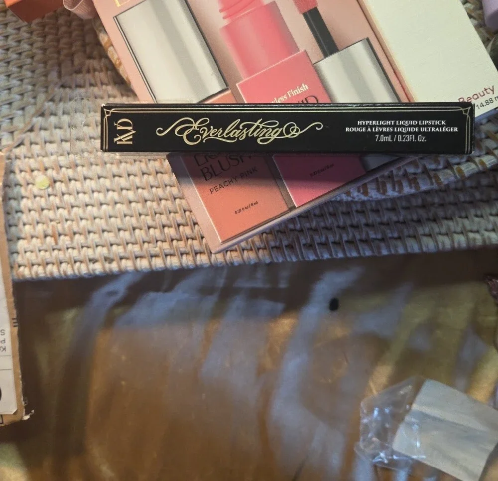17 Beauty Set Rhode, Amika,Rare Beauty,kat V, Jo Malone,glow,kylie Louie Vutton